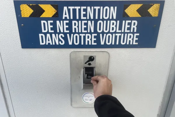 Boîte de dépôt de clé pour dépôt de nuit dans parking sécurisé