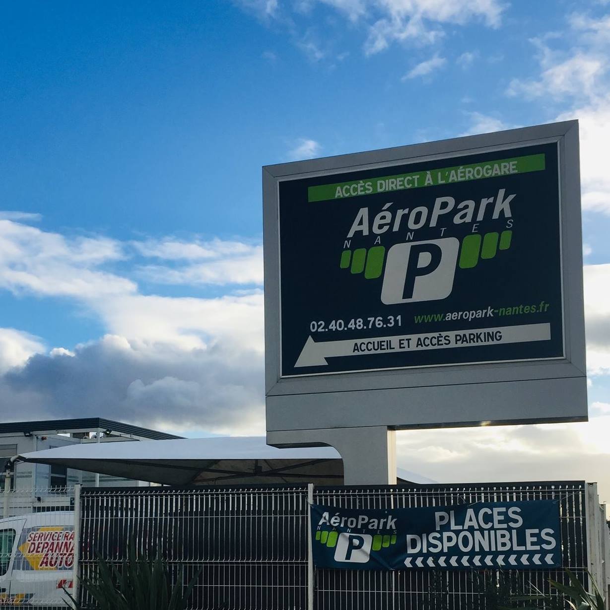 parking aéroport Nantes devanture Aéropark